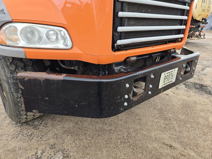 2015-mack-granite-gu813-image-9