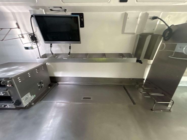 2022-mercedes-benz-sprinter-4500-image-26