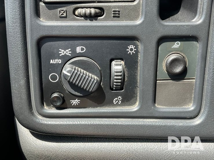 2004-chevrolet-2500hd-image-50