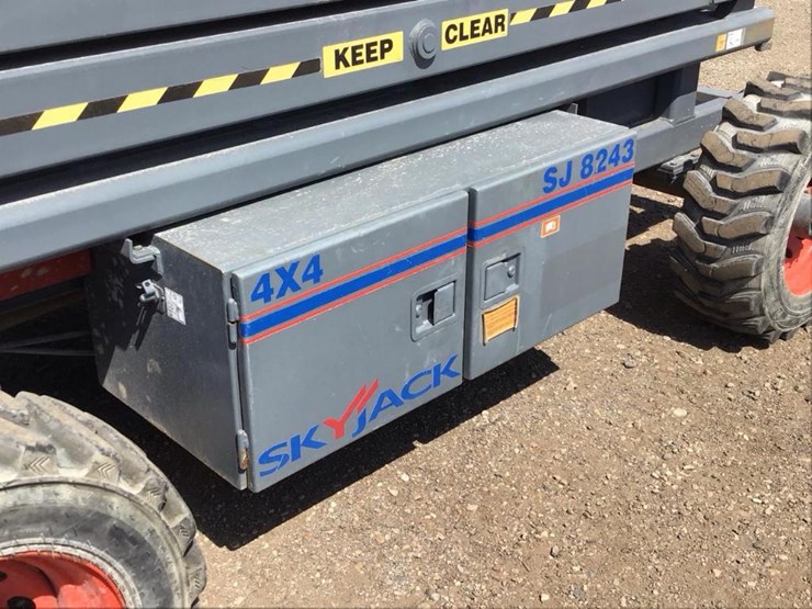 2006-skyjack-sj8243rt-image-13