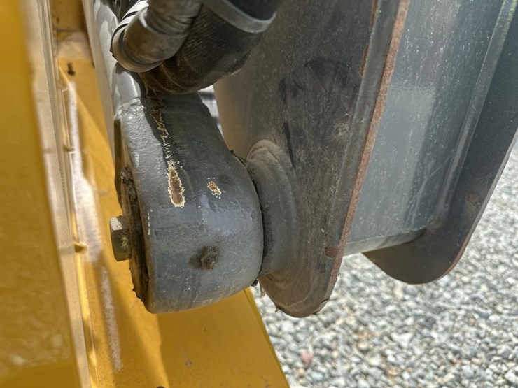 2014-deere-326e-image-23