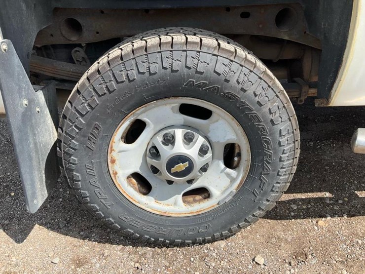 2013-chevrolet-silverado-2500-image-30