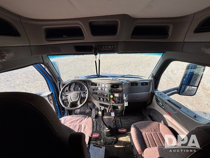 2015-peterbilt-579-image-99