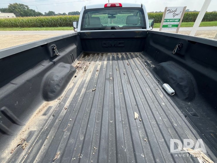 2017-gmc-3500-image-25