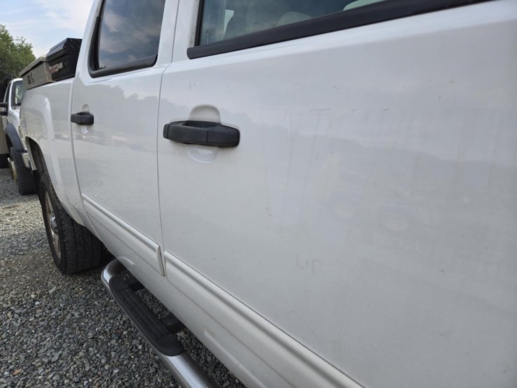 2013-chevrolet-2500hd-image-21