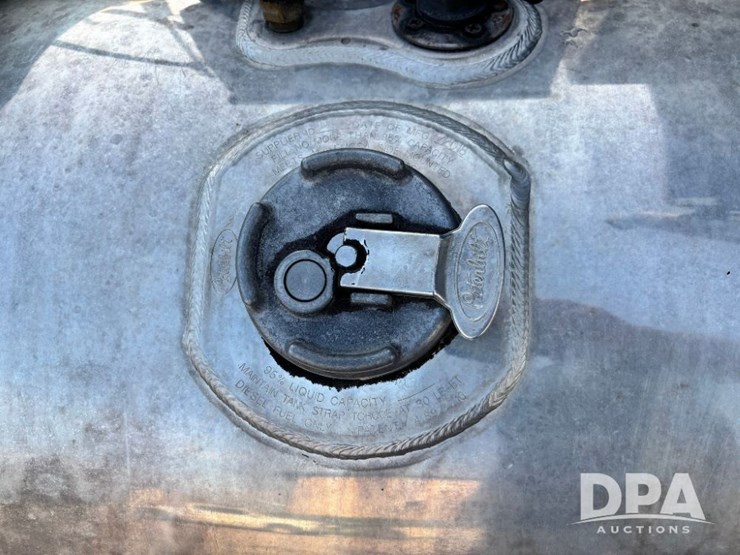 2019-peterbilt-567-image-52