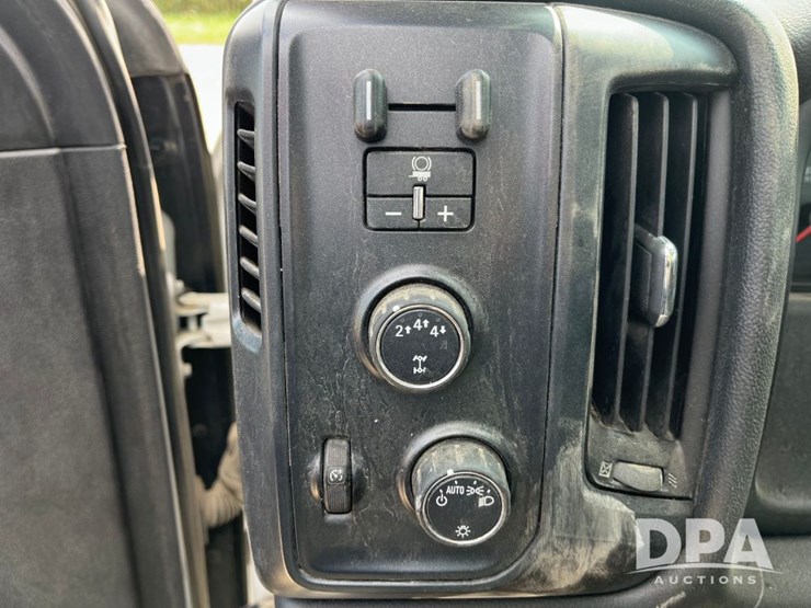 2017-gmc-3500-image-38