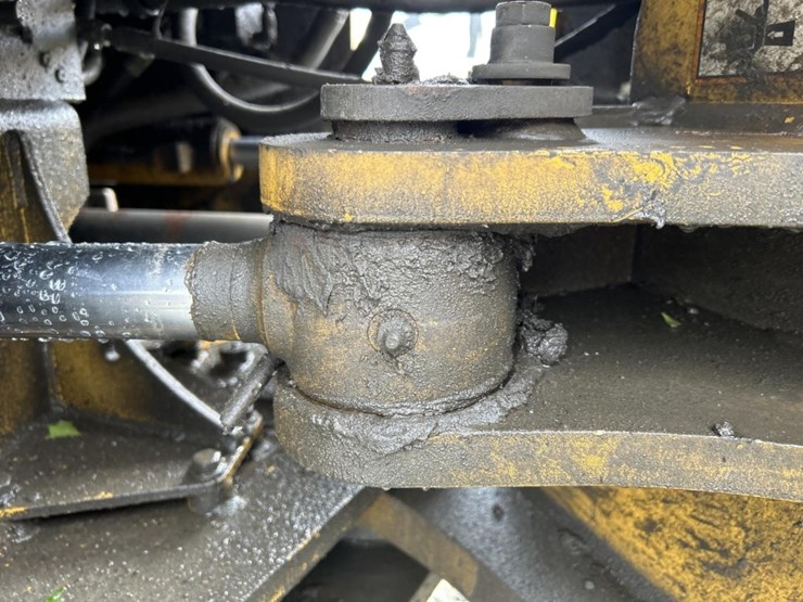 2014-deere-824k-image-42