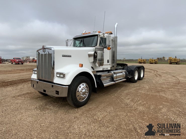 2015-kenworth-w900-image-1