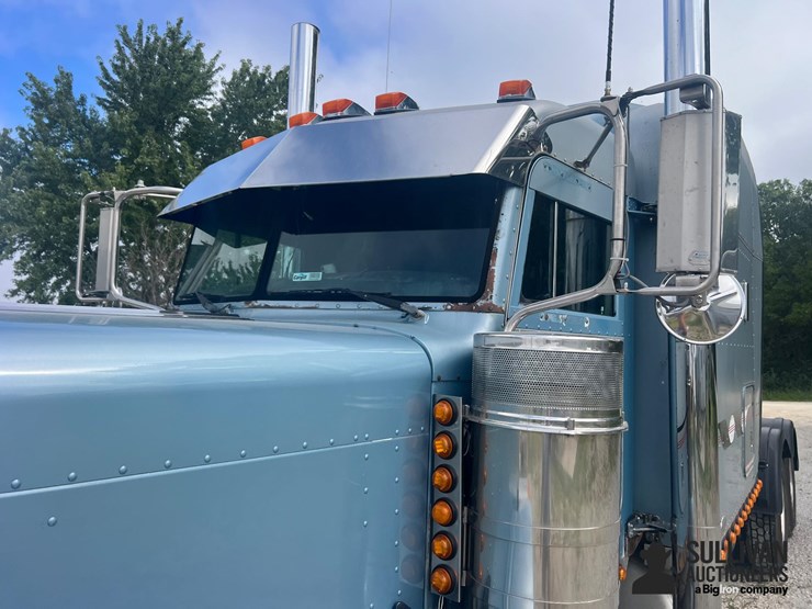 2003-peterbilt-379-image-10