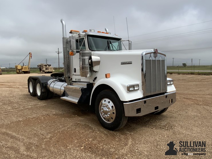 2015-kenworth-w900-image-3