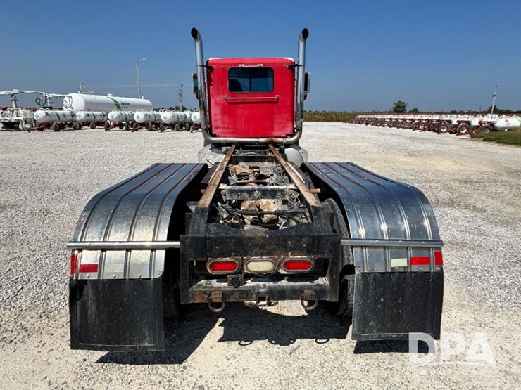 1993-peterbilt-377-image-12
