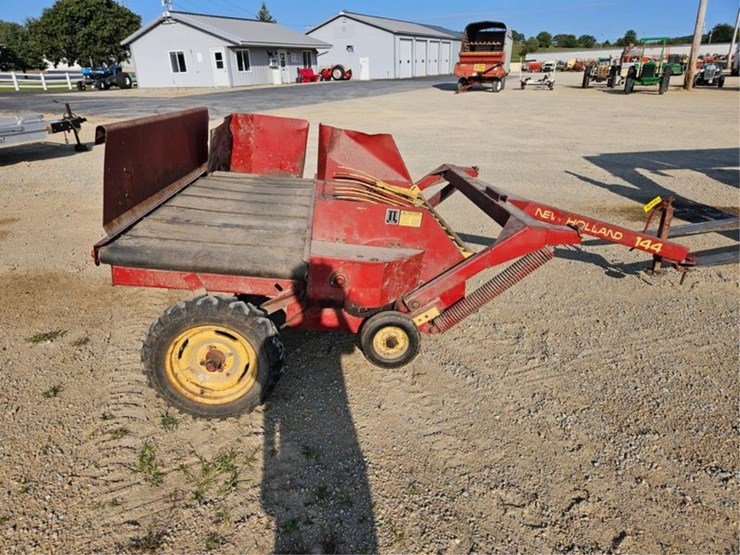 new-holland-144-image-6