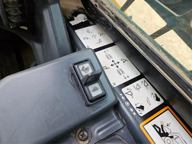 deere-331g-image-26