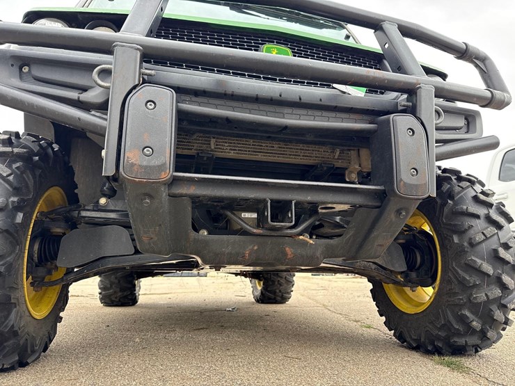 2020-john-deere-gator-image-9