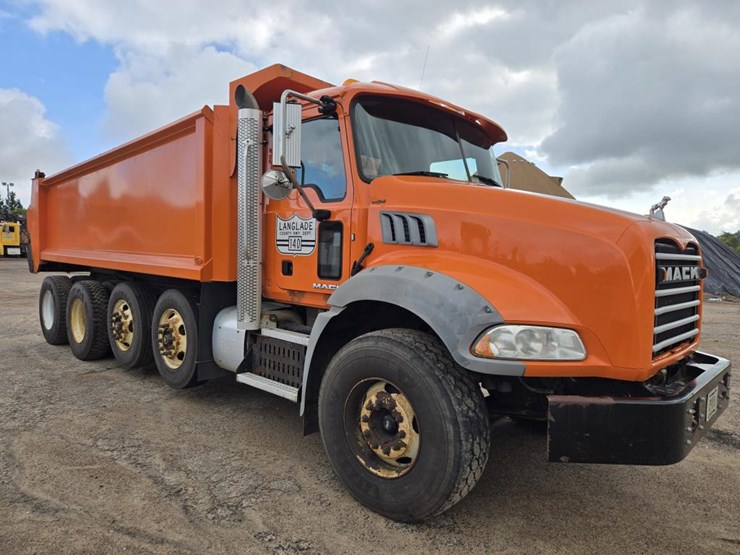 2015-mack-granite-gu813-image-7