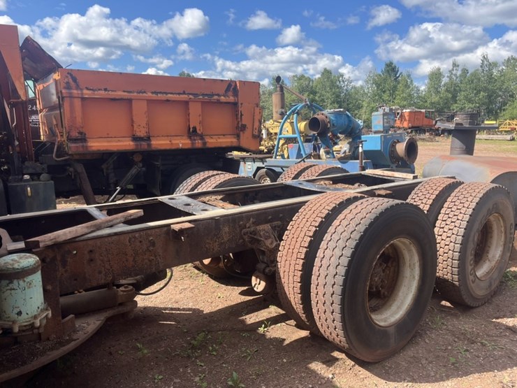 #2688-•-1998-navistar-2674-6x4-day-cab-truck-tractor-image-2