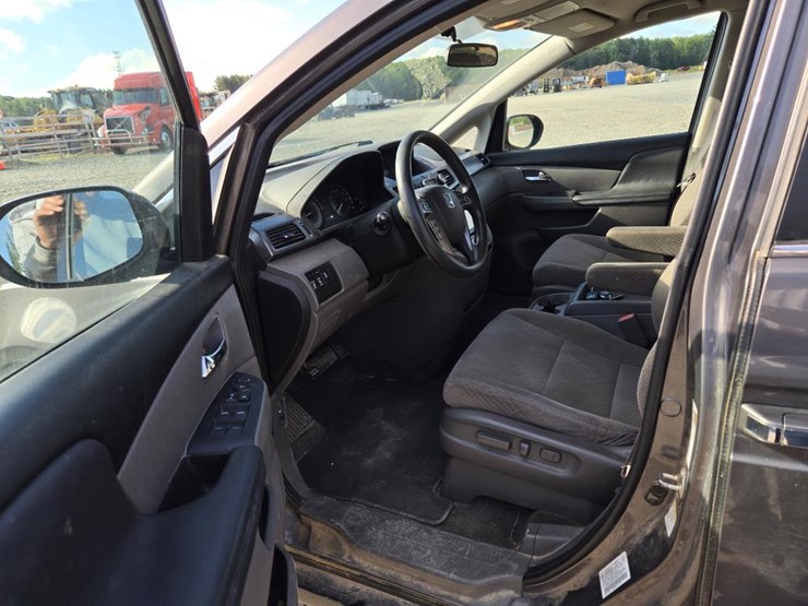 2014-honda-odyssey-image-40