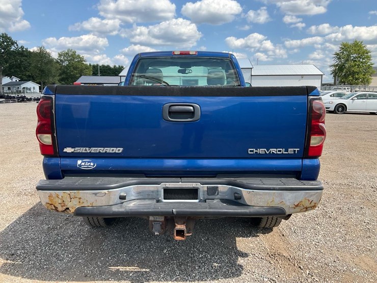 2004-chevrolet-k2500-image-4
