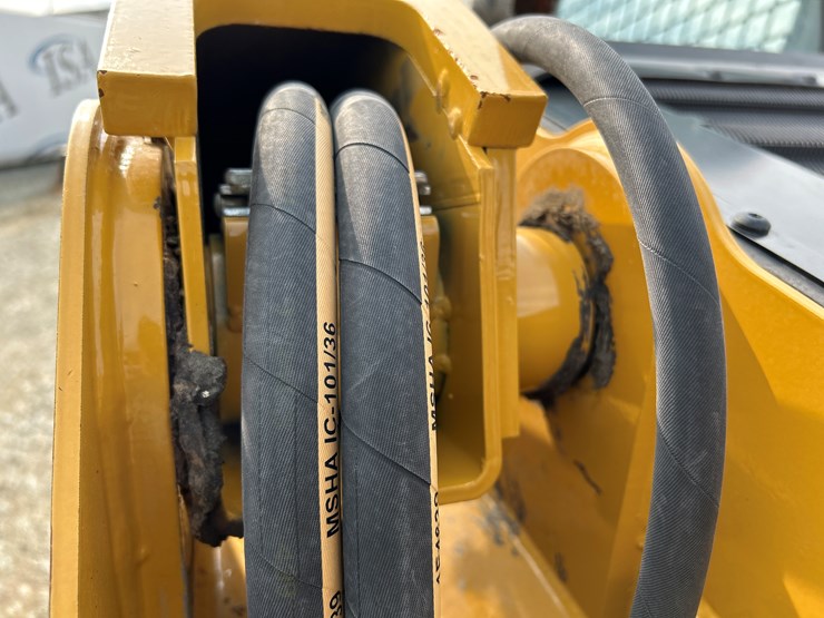 2021-caterpillar-236d3-image-22