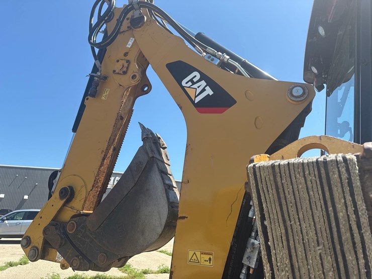 2020-caterpillar-416f2-image-12