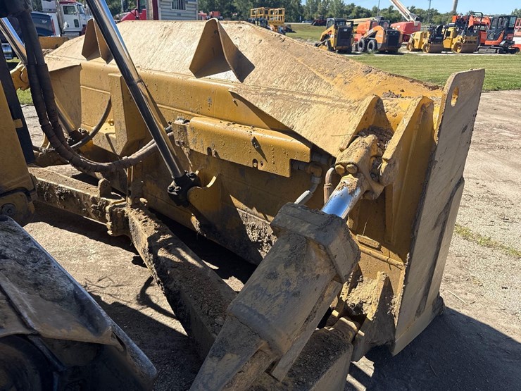 caterpillar-d6t-xw-image-9