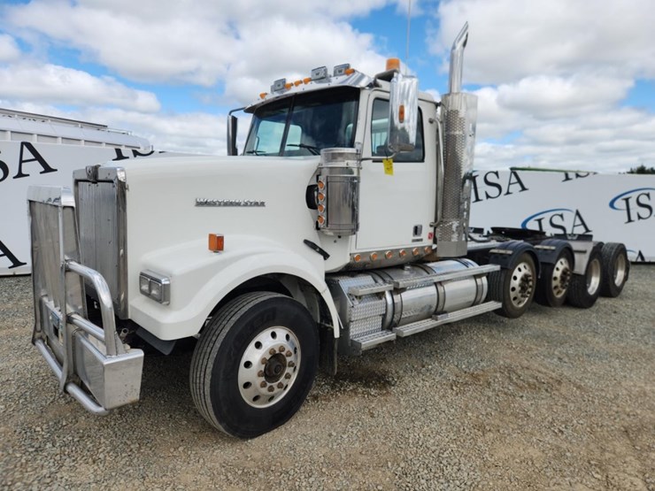 2019-western-star-4900sf-image-1