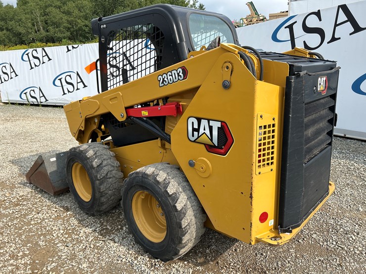 2021-caterpillar-236d3-image-3