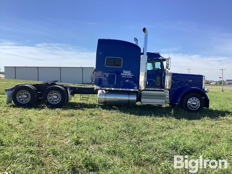 2023-peterbilt-389-image-4