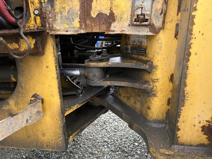 2014-deere-824k-image-41