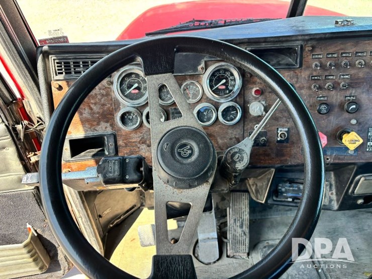 1993-peterbilt-377-image-94