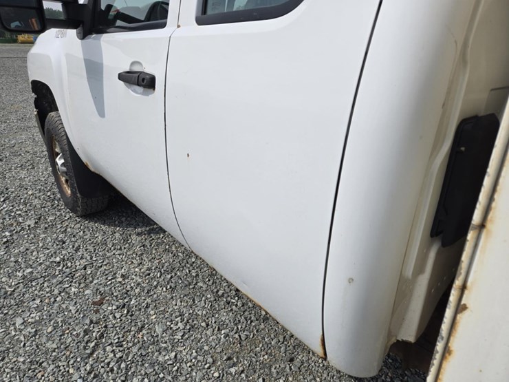 2011-chevrolet-2500hd-image-18