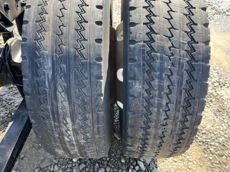 2013-ford-f650-xlt-image-31