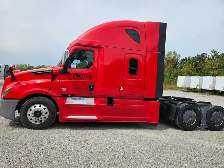 2019-freightliner-cascadia-126-image-5