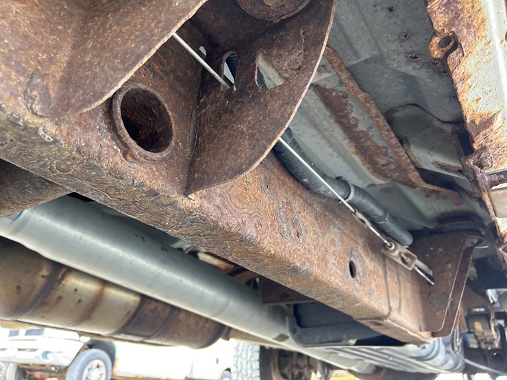 2014-chevrolet-3500-image-28