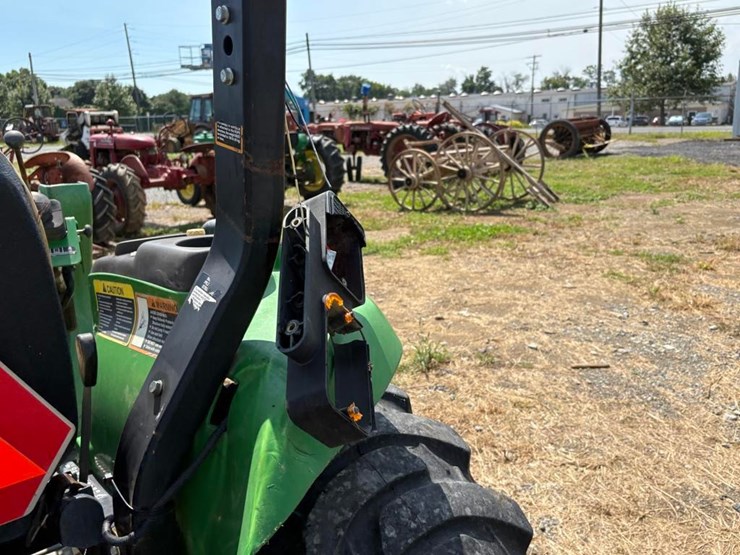 john-deere-3032e-image-15