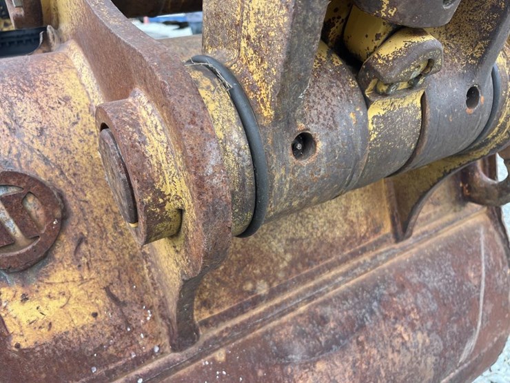 2011-caterpillar-320d-image-29