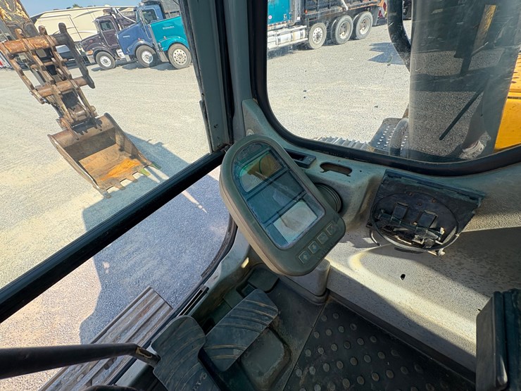 volvo-ec140b-lc-image-19