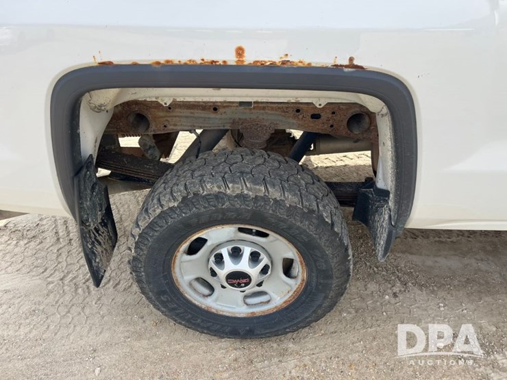 2015-gmc-2500-image-31