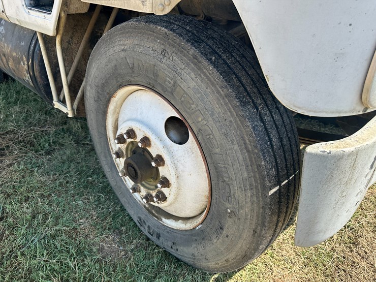 #32159-•-1984-international-co9670-sleeper-truck-tractor-vin:-1hsrdjwr0ehb13117-image-9