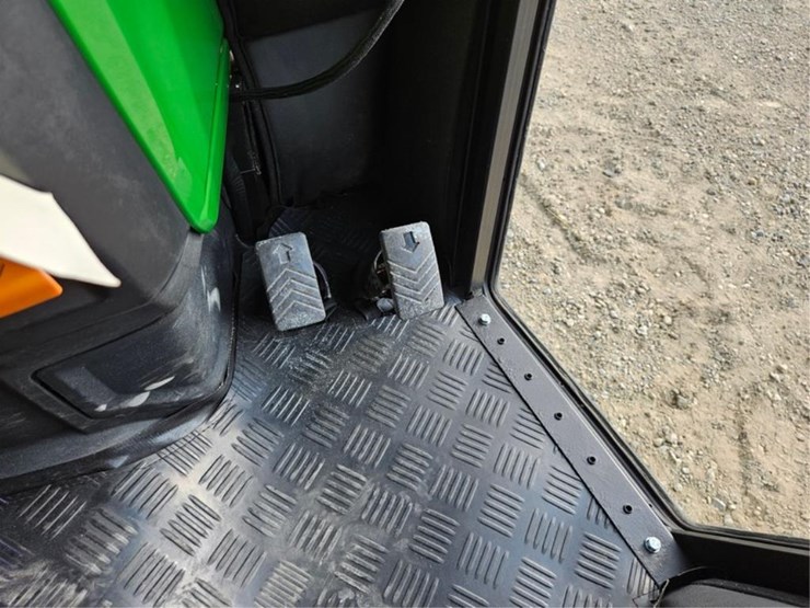 john-deere-1025r-image-33