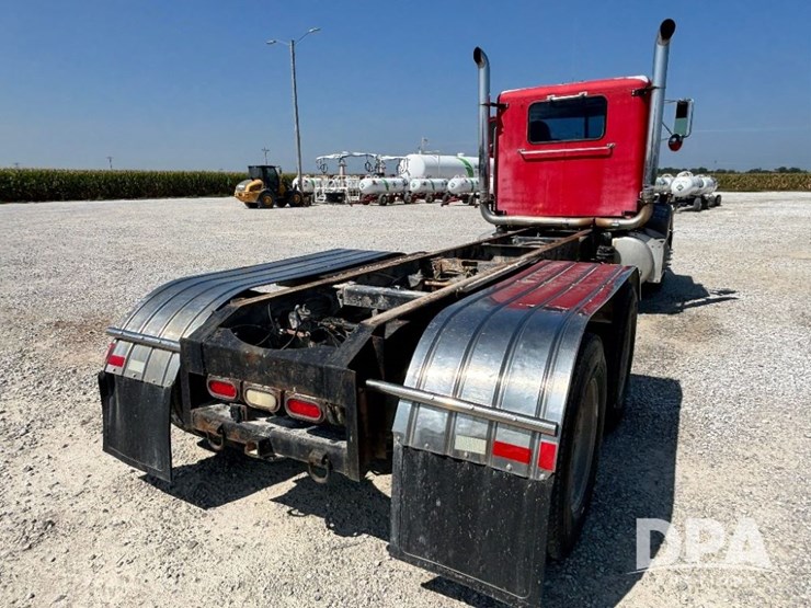 1993-peterbilt-377-image-11