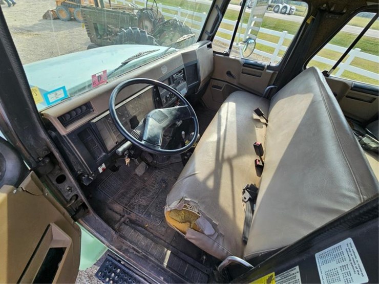 1994-international-4700-image-25