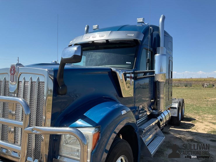 2019-kenworth-w990-image-10