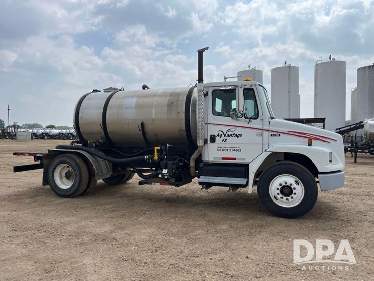 2000-freightliner-fl70-image-6