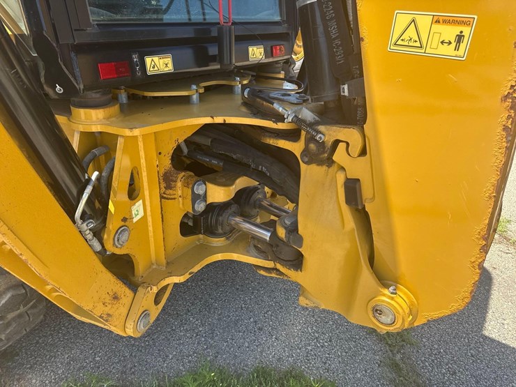 2020-caterpillar-416f2-image-13