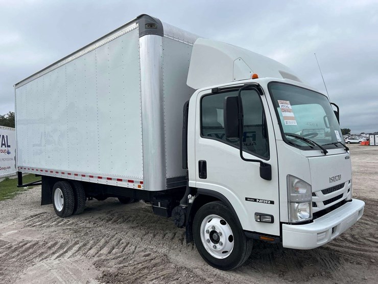 2022-isuzu-npr-image-2