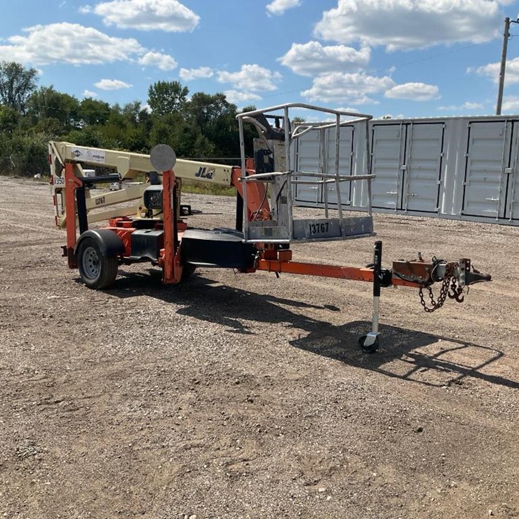2012 JLG T350