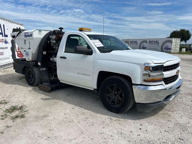 2017-chevrolet-silverado-image-3