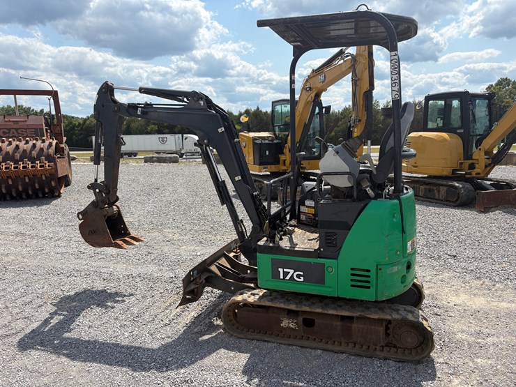 2018-deere-17g-image-4